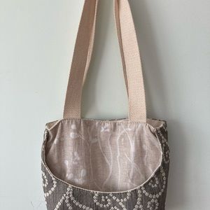 Cloth ladies bag new without tags.